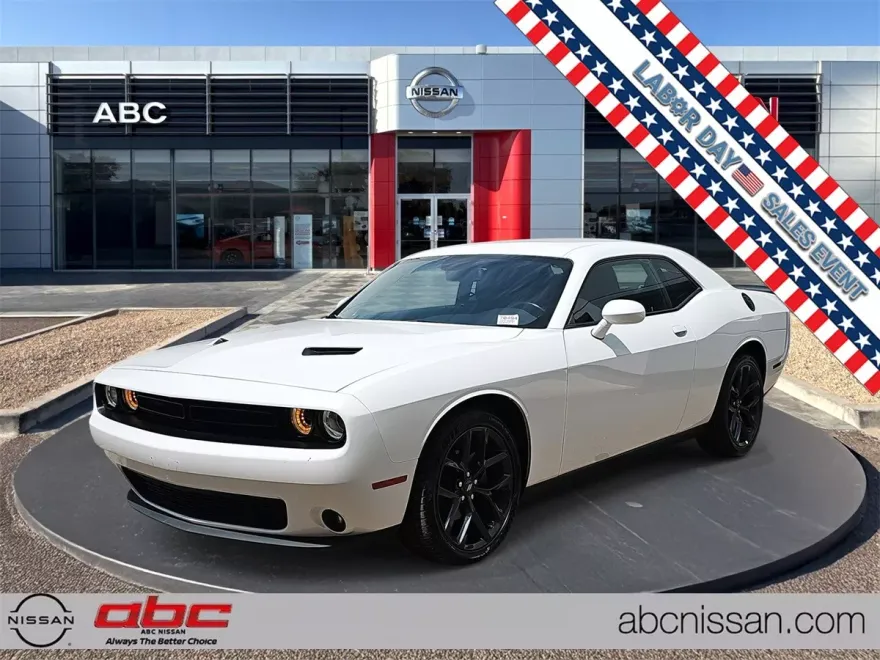 2022 Dodge Challenger SXT photo 1