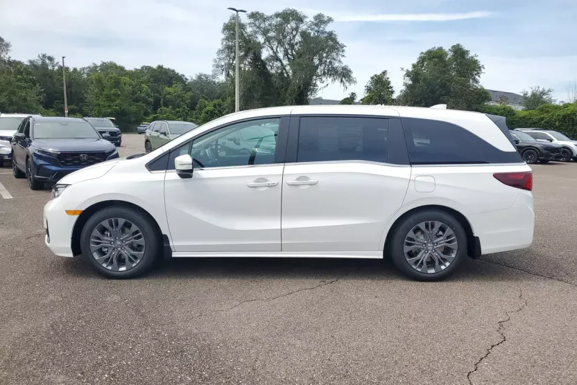 2026 Honda Odyssey Touring photo 1