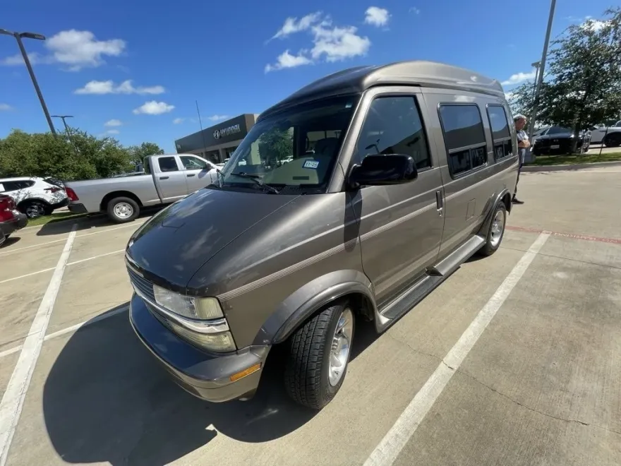 2003 Chevrolet Astro Cargo Van photo 1