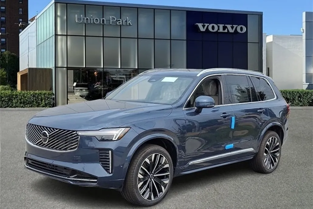 2026 Volvo XC90 AWD Plus photo 1