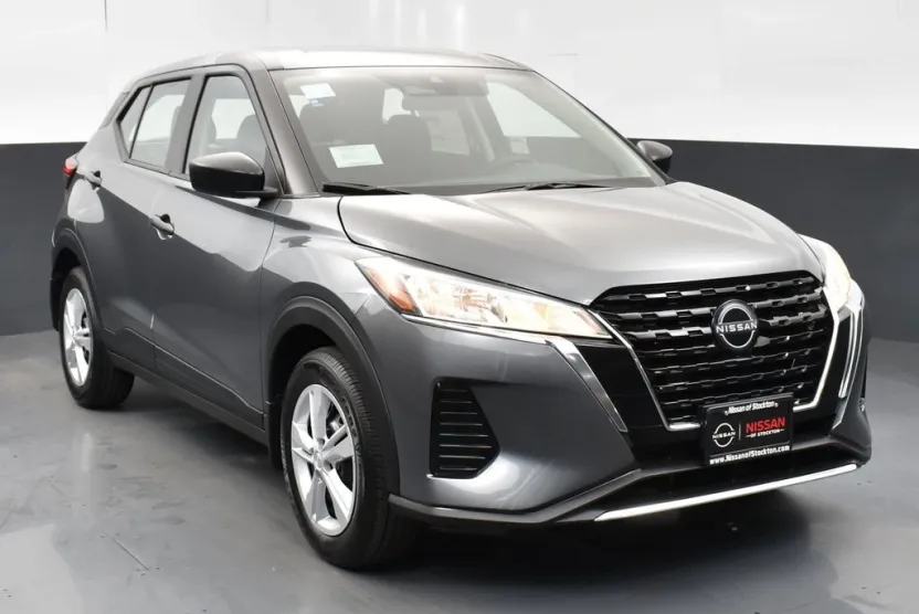 2025 Nissan Kicks Play S photo 1