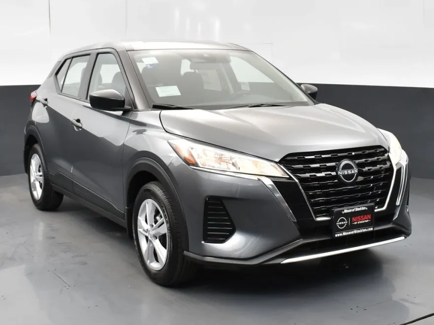 2025 Nissan Kicks Play S photo 1