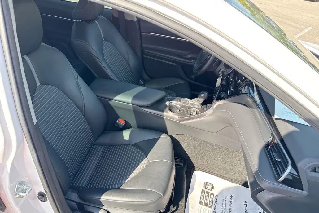2023 Toyota Camry SE photo 1