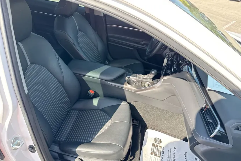 2023 Toyota Camry SE photo 1