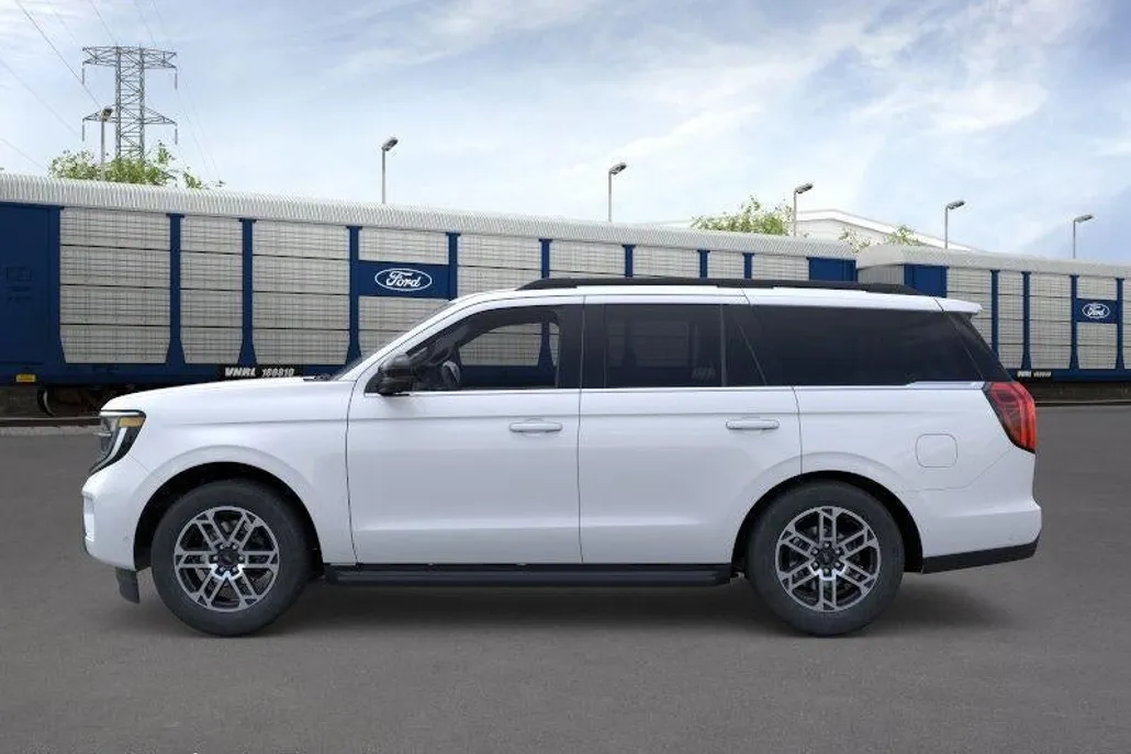 2025 Ford Expedition photo 1