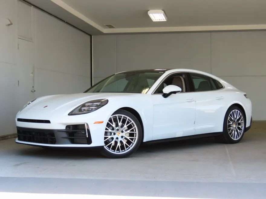 2024 Porsche Panamera 4 photo 1