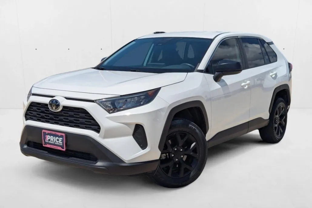 2022 Toyota RAV4 LE photo 1