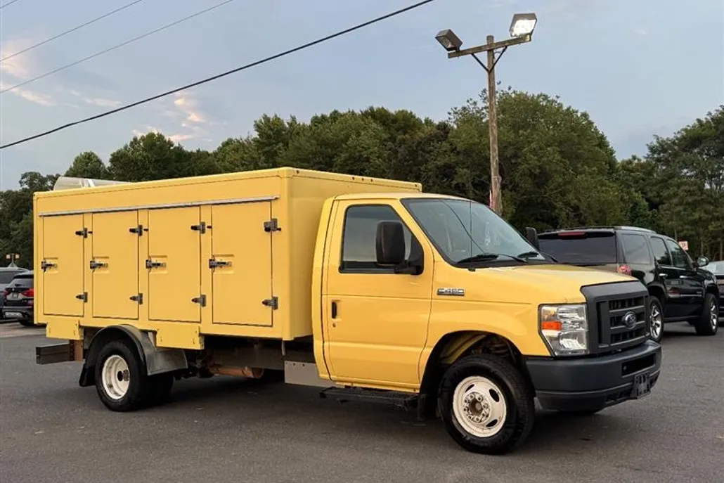 2019 Ford E-450 photo 1