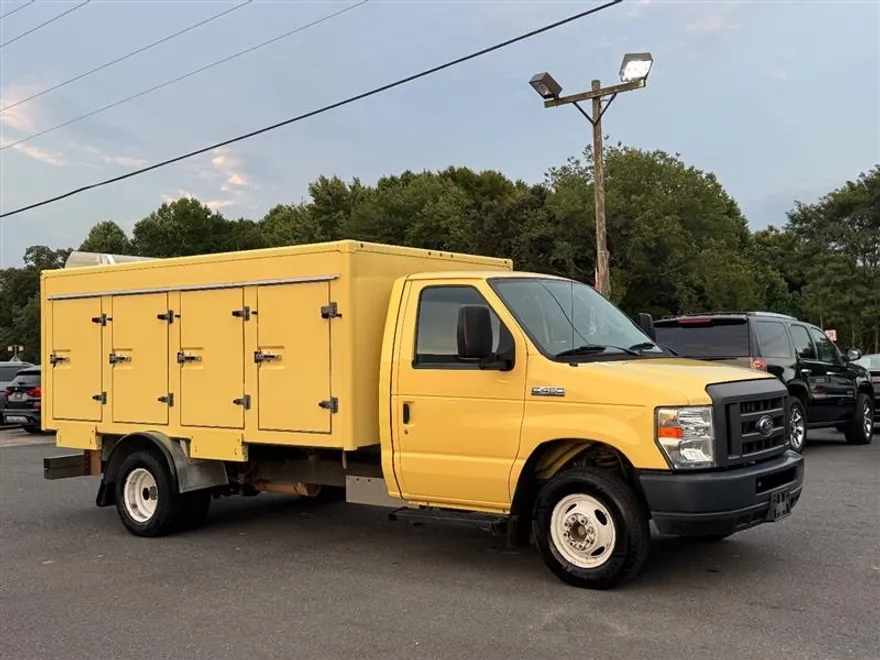 2019 Ford E-450 photo 1
