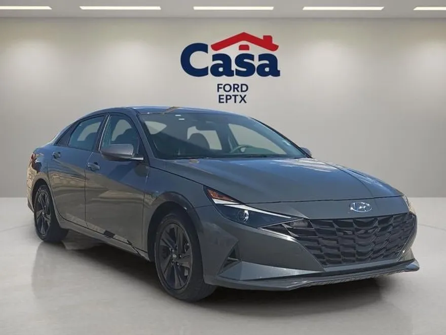 2023 Hyundai Elantra SEL photo 1