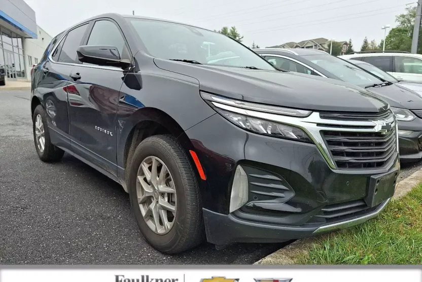 2022 Chevrolet Equinox LT photo 1