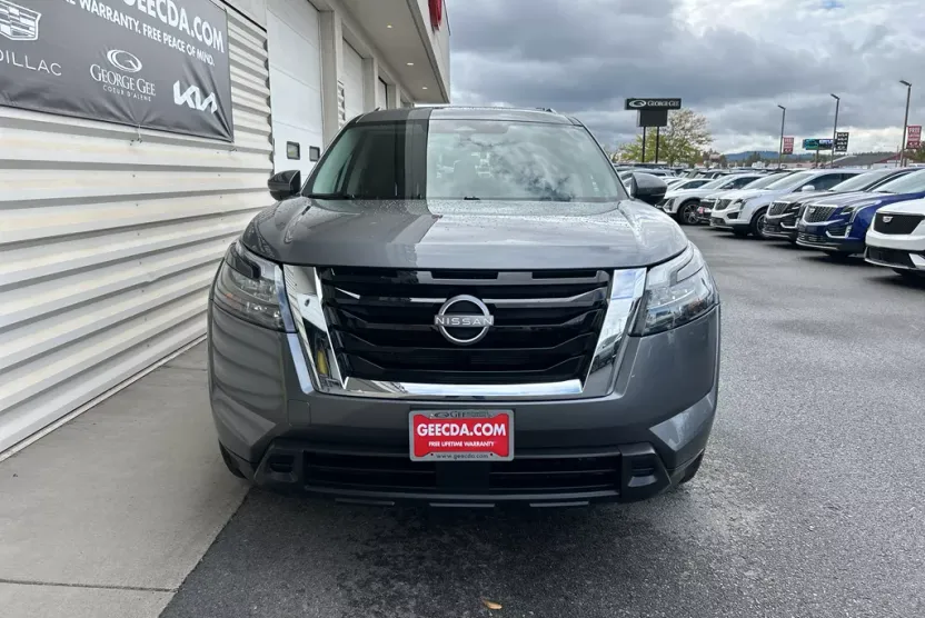 2024 Nissan Pathfinder SV photo 1