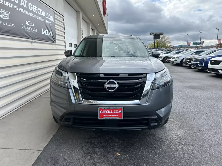 2024 Nissan Pathfinder SV photo 1