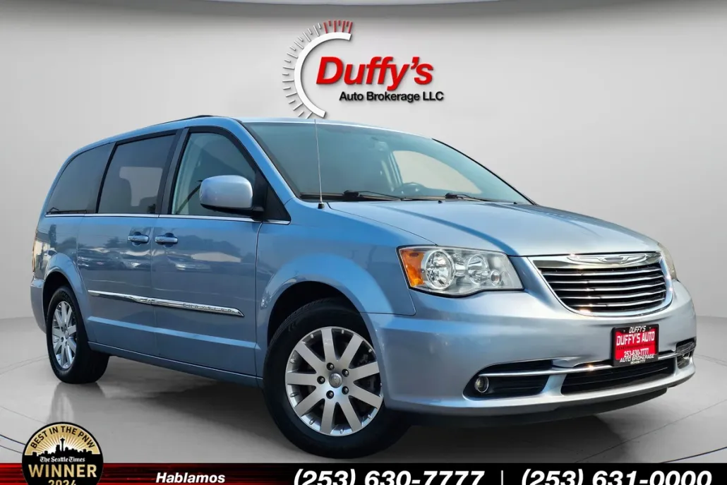 2013 Chrysler Town & Country Touring photo 1