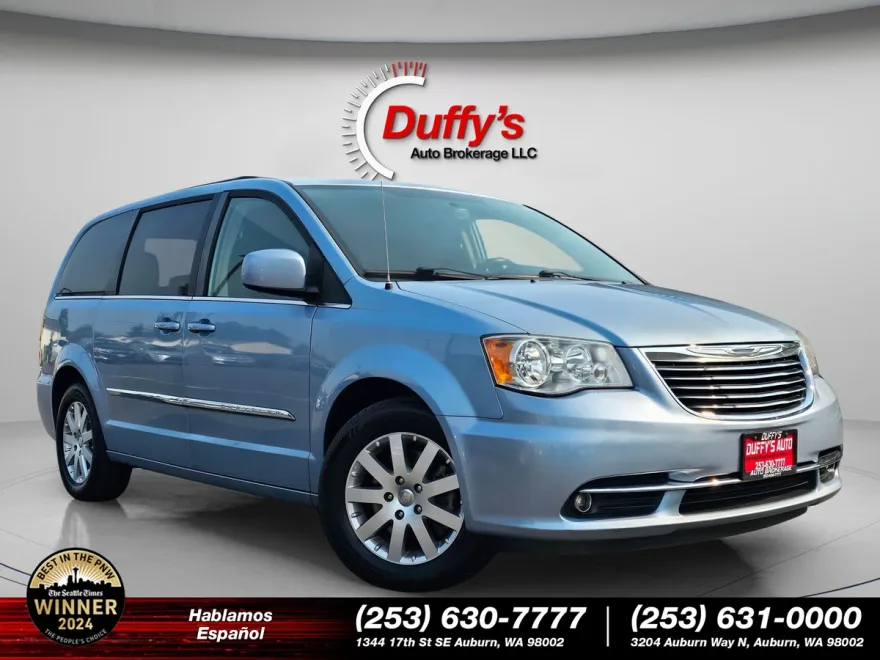 2013 Chrysler Town & Country Touring photo 1