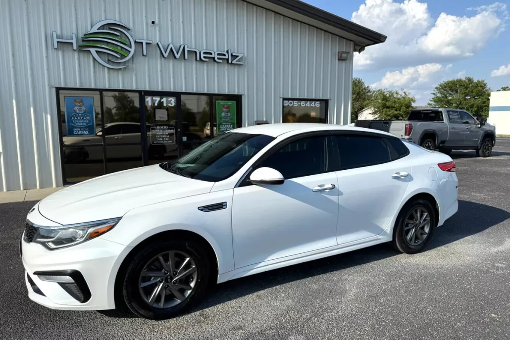 2019 Kia Optima LX photo 1