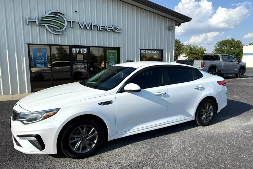 2019 Kia Optima LX photo 1