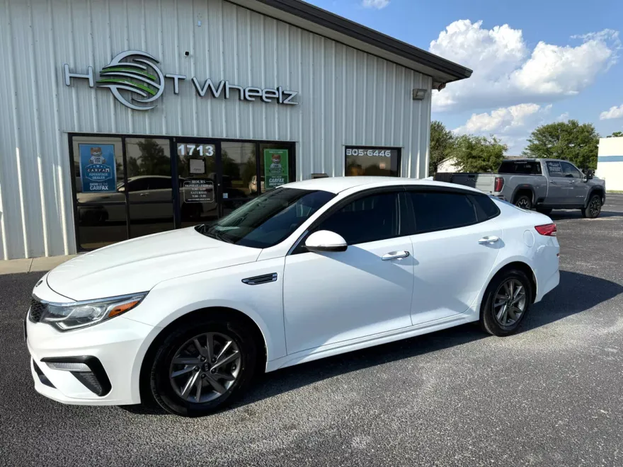 2019 Kia Optima LX photo 1