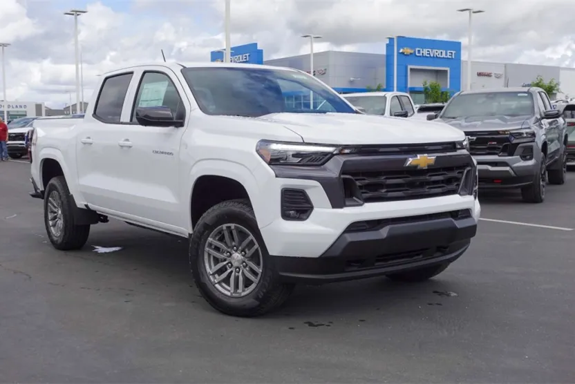 2025 Chevrolet Colorado Work Truck LT photo 1
