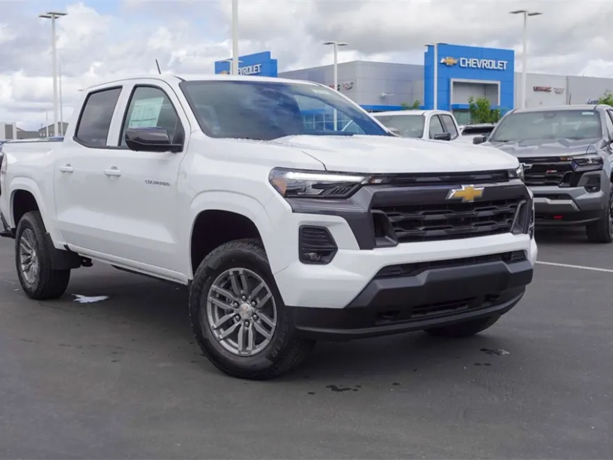 2025 Chevrolet Colorado Work Truck LT photo 1