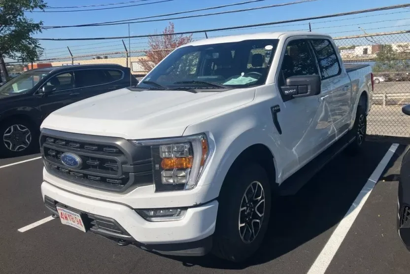 2023 Ford F-150 XLT photo 1