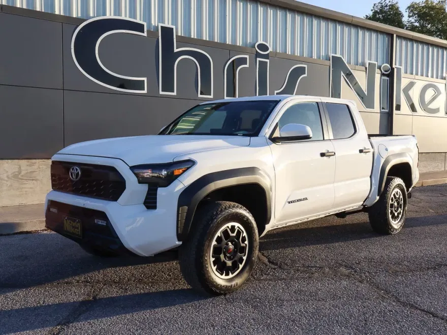 2024 Toyota Tacoma photo 1