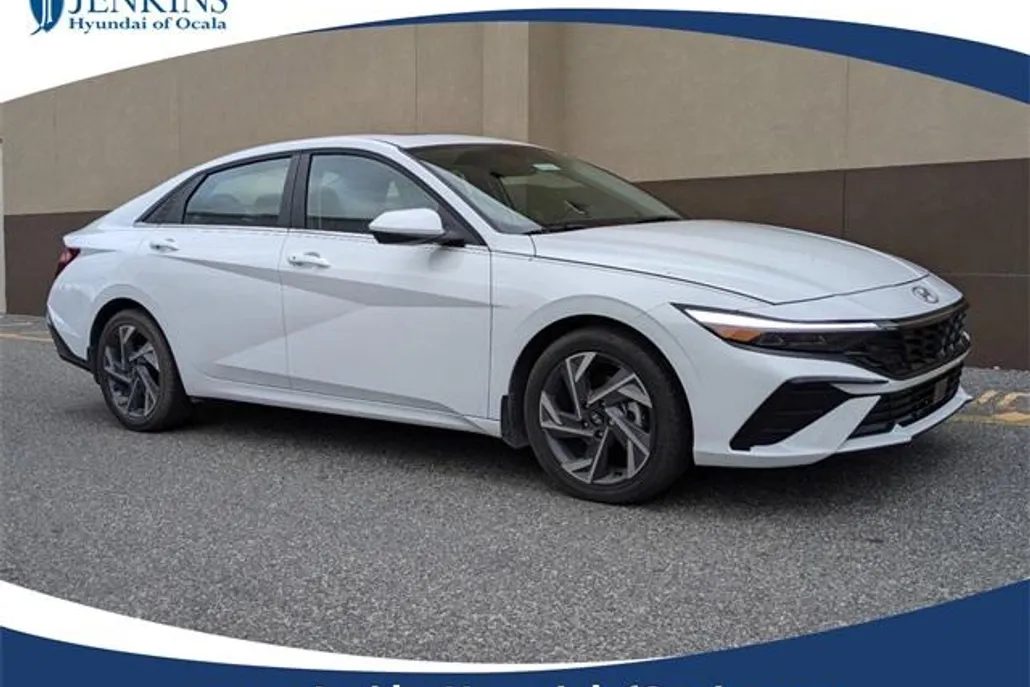 2025 Hyundai Elantra SEL Convenience photo 1