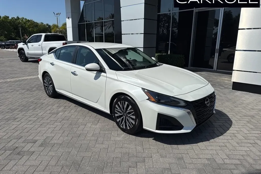 2023 Nissan Altima 2.5 SV photo 1