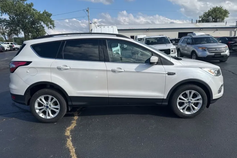 2017 Ford Escape SE photo 1