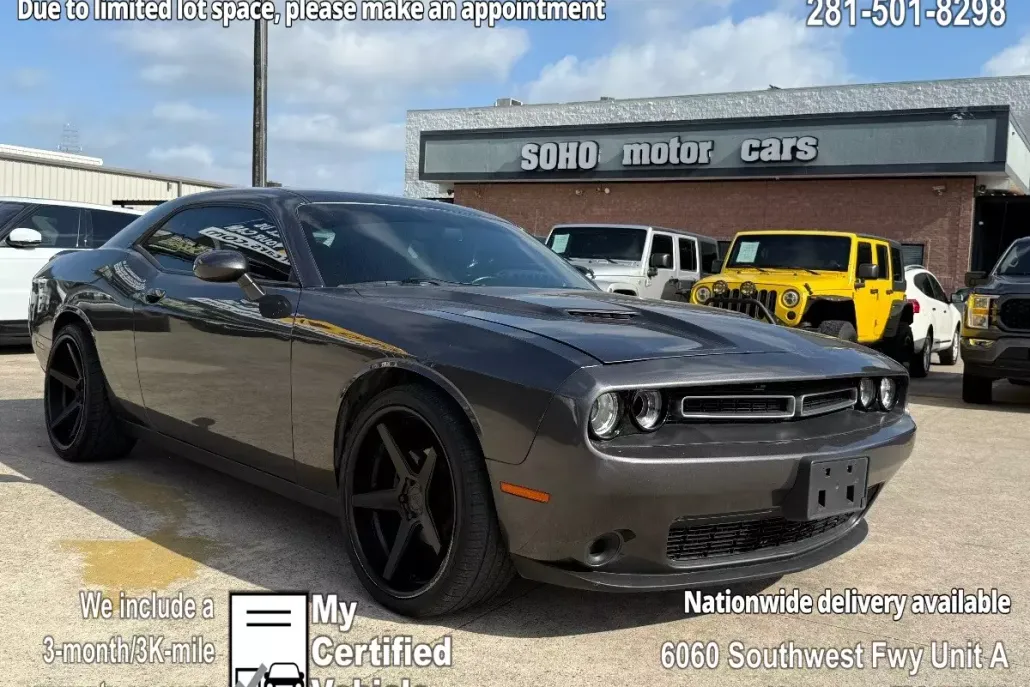 2019 Dodge Challenger SXT photo 1