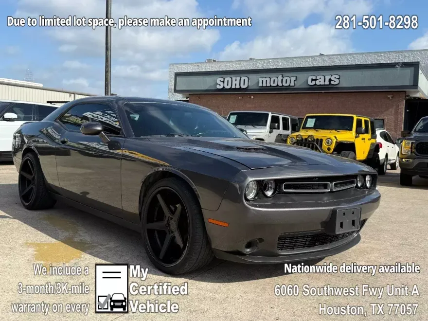 2019 Dodge Challenger SXT photo 1