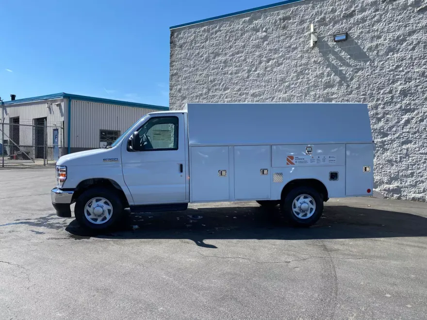 2025 Ford E-350 Base photo 1