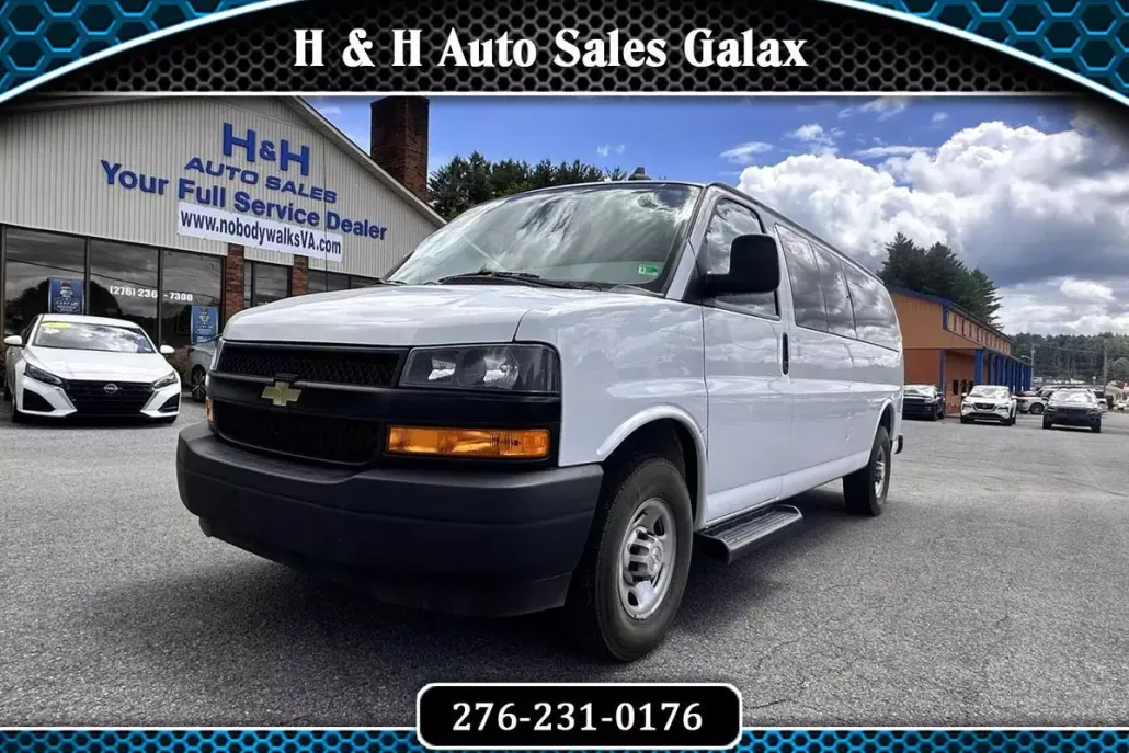 2022 Chevrolet Express Passenger LS photo 1