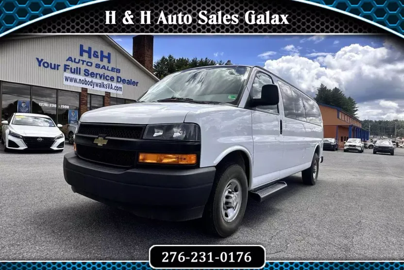 2022 Chevrolet Express Passenger LS photo 1