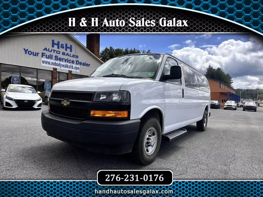 2022 Chevrolet Express Passenger LS photo 1