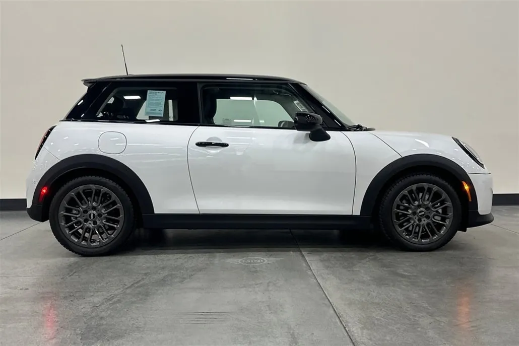 2025 Mini Cooper 2 Door Hardtop Signature photo 1