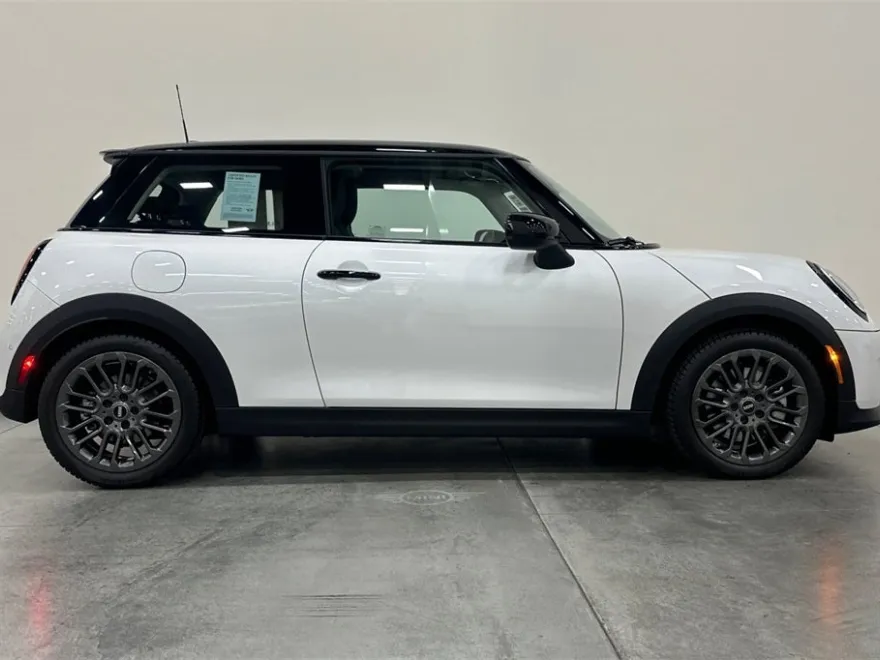 2025 Mini Cooper 2 Door Hardtop Signature photo 1