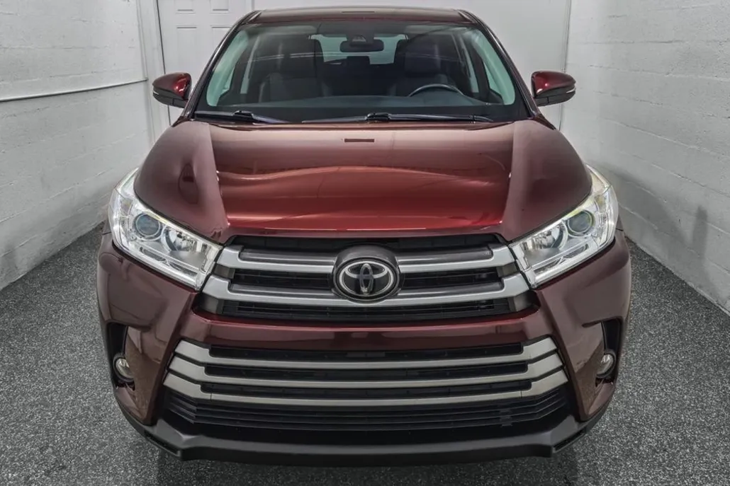 2018 Toyota Highlander LE Plus photo 1