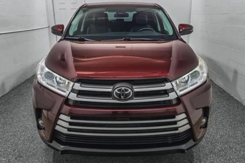 2018 Toyota Highlander LE Plus photo 1