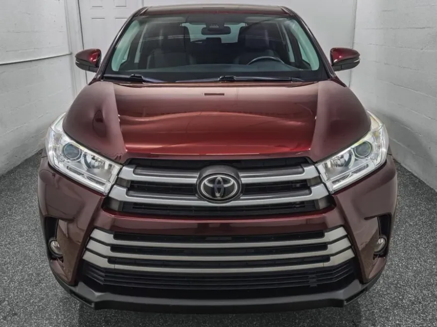 2018 Toyota Highlander LE Plus photo 1