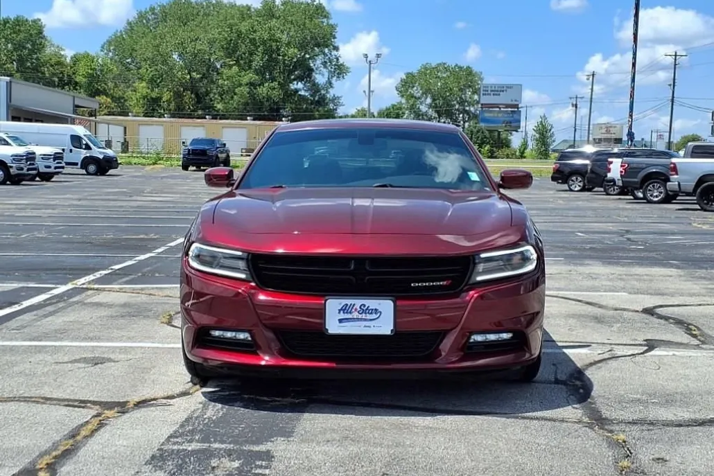 2017 Dodge Charger SXT photo 1