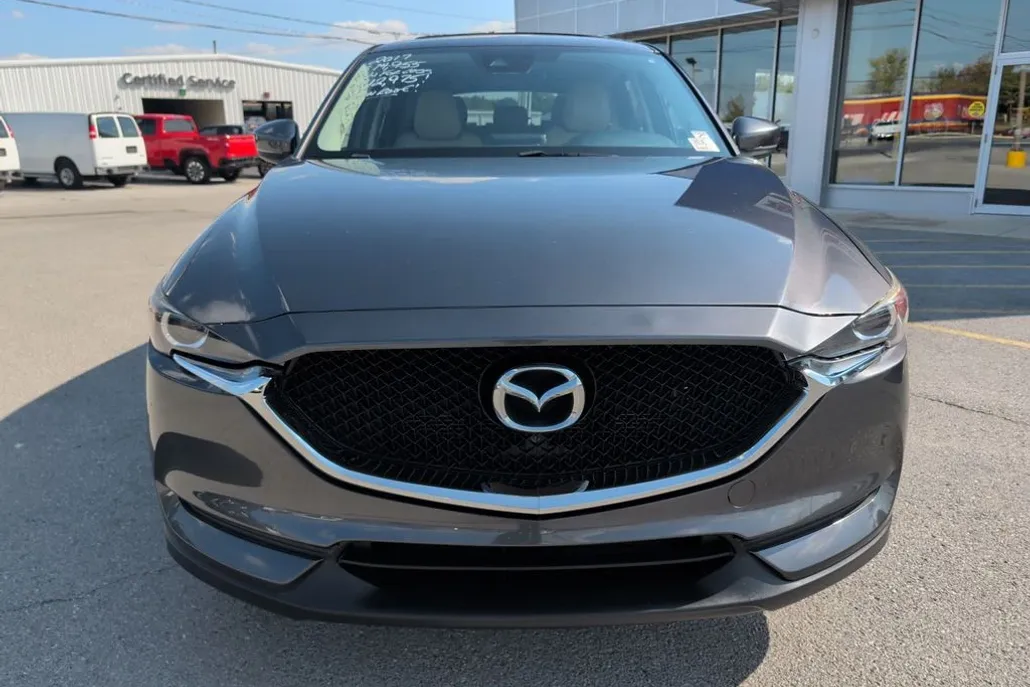 2017 Mazda CX-5 Touring photo 1