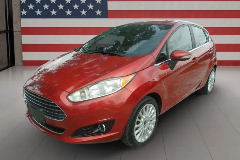2016 Ford Fiesta Titanium photo 1