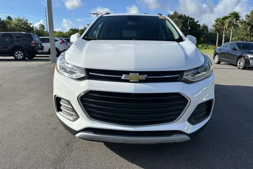 2021 Chevrolet Trax LT photo 1