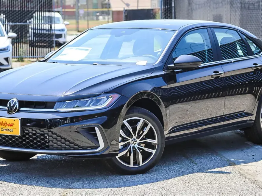 2025 Volkswagen Jetta SE photo 1