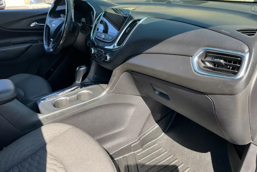 2019 Chevrolet Equinox LT photo 1