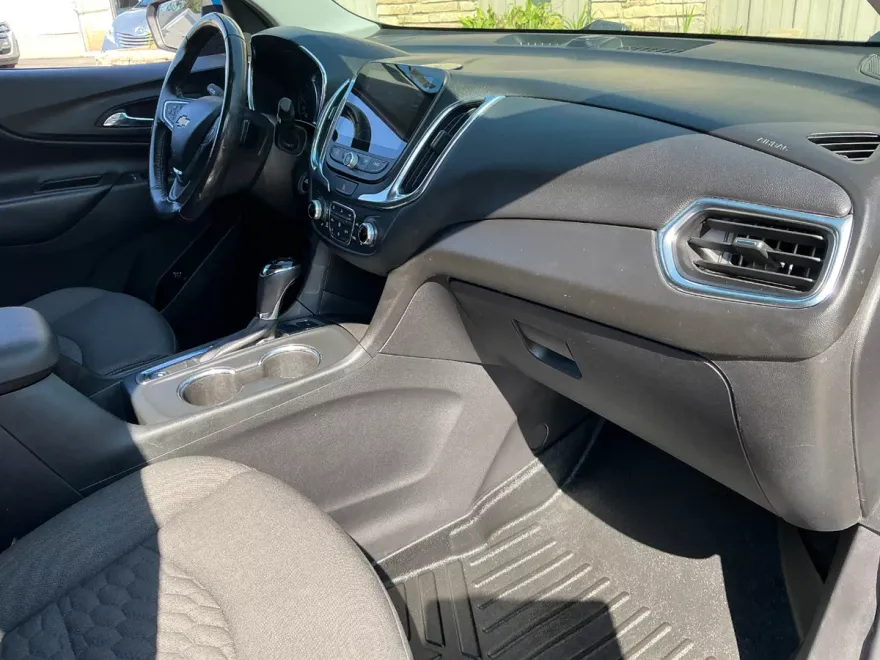 2019 Chevrolet Equinox LT photo 1