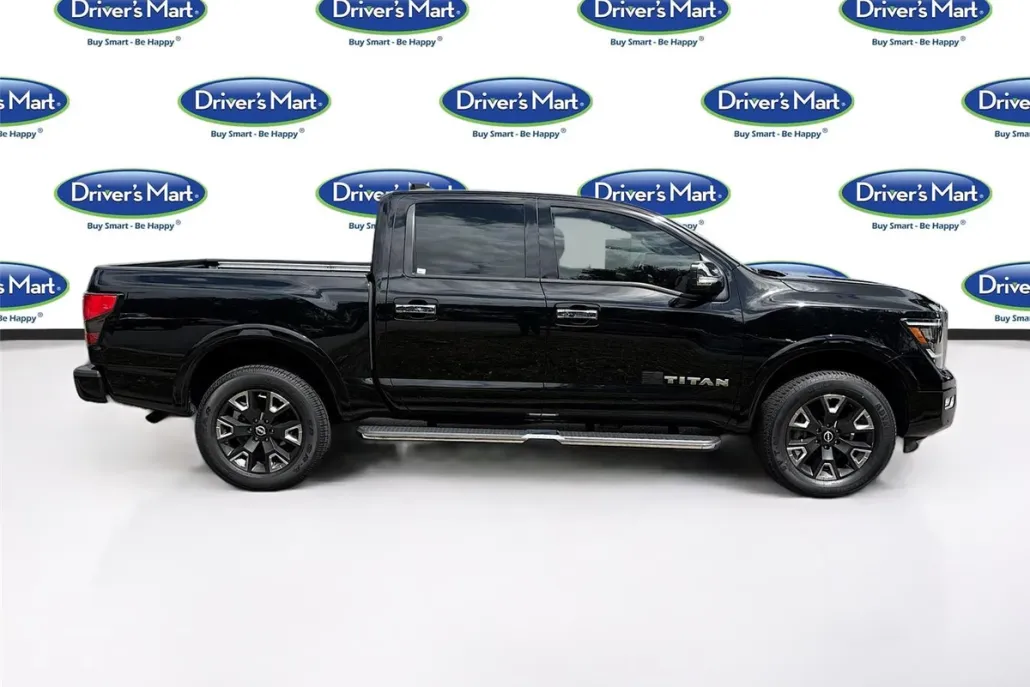 2023 Nissan Titan Platinum Reserve photo 1