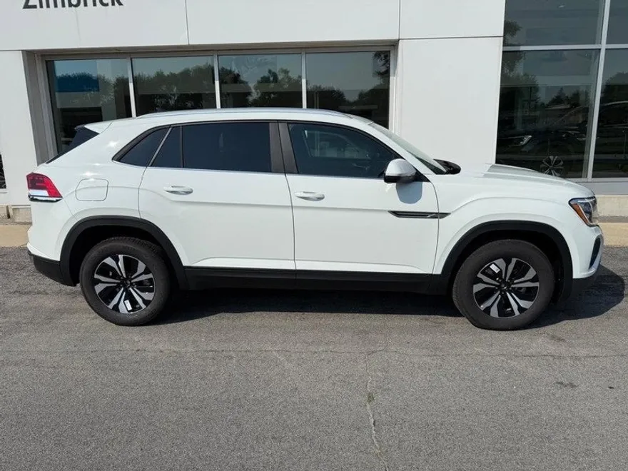 2025 Volkswagen Atlas Cross Sport SE photo 1