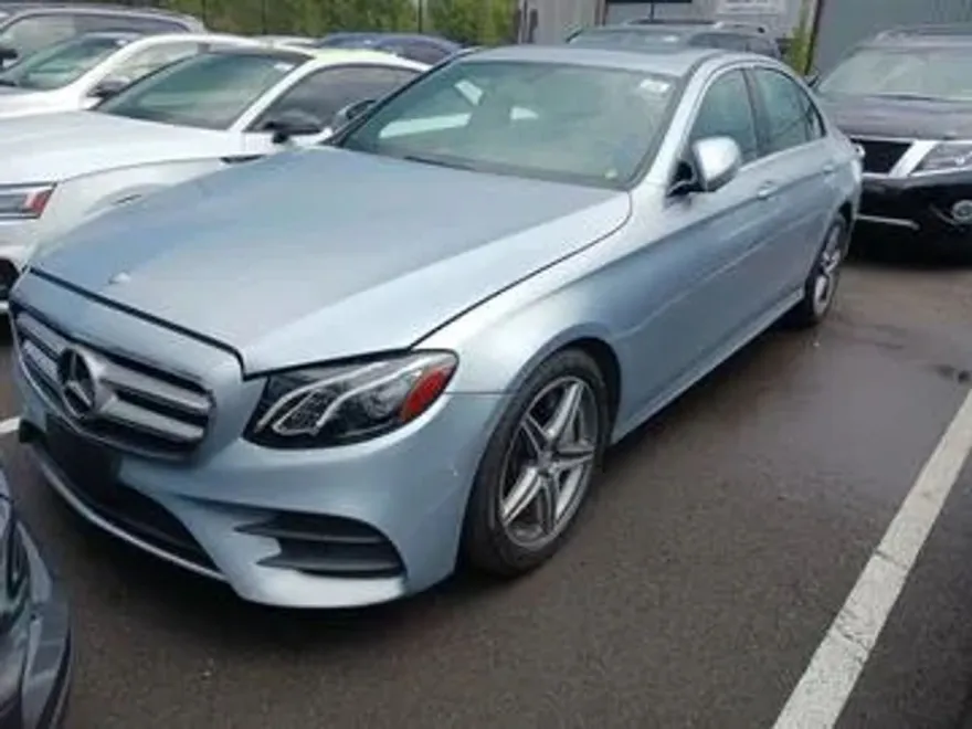 2017 Mercedes Benz E 300 4MATIC Sedan photo 1